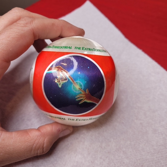 1982 ET The Extra Terrestrial Satin Wrapped Ball Ornament: Universal City Studio - Picture 2 of 8